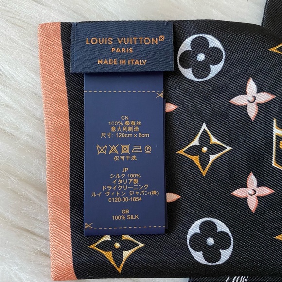 Louis Vuitton Silk Vivienne  and Beyond Bandeau - Picture 6 of 15